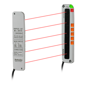 Loại cảm biến: Loại chùm xuyên qua (chùm trực tiếp)
 	Khoảng cách cảm biến: Chế độ khoảng cách xa: 0,1 đến 3m
Chế độ khoảng cách ngắn: 0,05 đến 1m
 	Nguồn sáng: LED hồng ngoại (điều chế 850nm)
 	Khoảng cách trục quang học: 25mm
 	Số trục quang học: 5
 	Nguồn cung cấp: 12-24VDC ± 10% (gợn sóng PP: tối đa 10%)
 	Đầu ra điều khiển: Bộ thu mở PNP
 	Chế độ hoạt động: BẬT sáng / BẬT tối (cài đặt bằng công tắc)